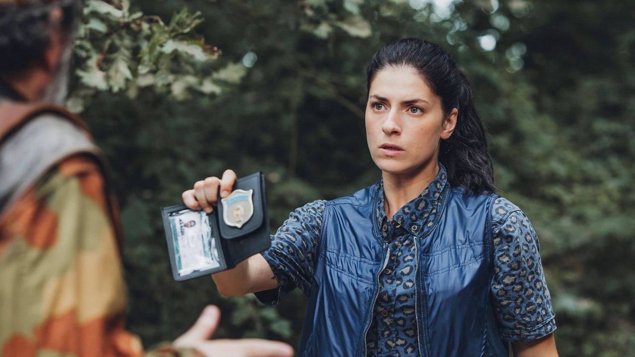 SkyShowtime idzie dziś w ślady Netflixa. Nowy 6-odcinkowy włoski thriller akcji obejrzysz w jeden wieczór, źródło grafiki: Rosa Elettrica, Davide Marengo, Sky Studios, 2026.