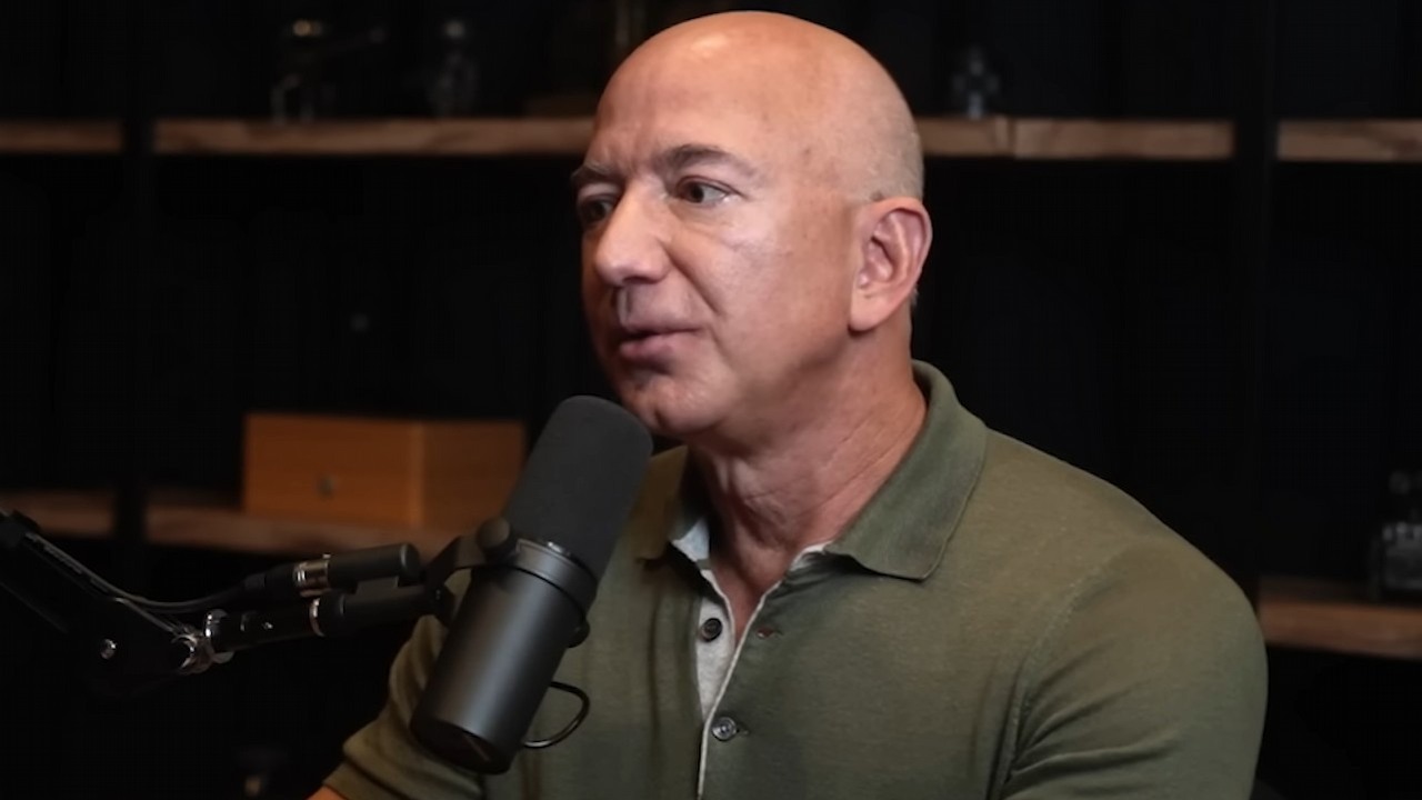 Jeff Bezos: Sztuczna inteligencja spowoduje niedobór siły roboczej, a nie zastąpi ludzi, źródło grafiki: YouTube: Lex Fridman; 2023.
