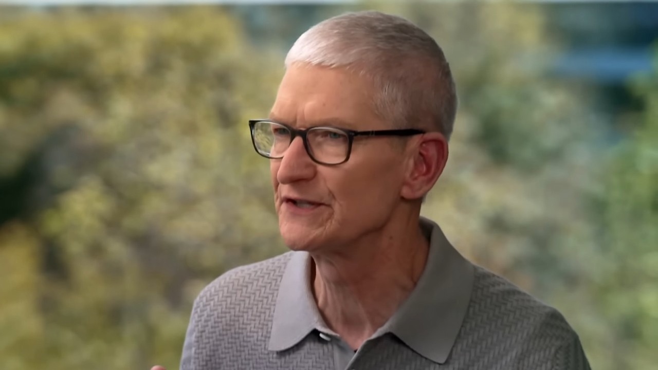 AI miało działać w chmurze, ale rachunek może dostać kupujący iPhone’a, źródło grafiki: YouTube: CBS Sunday Morning[ 2026.