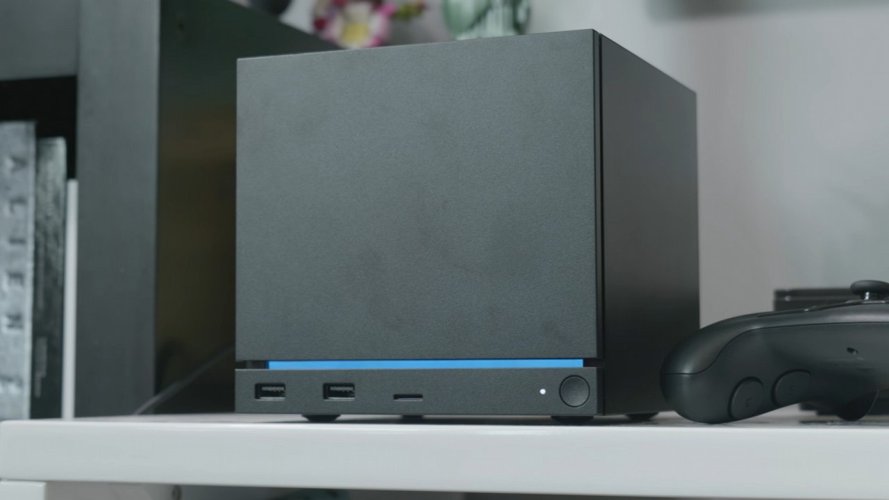 „Gdybyśmy powiedzieli nie, to już nigdy by z nami nie rozmawiali”. Valve ujawnia brutalne kulisy walki o RAM w Steam Machine, źródło grafiki: YouTube: Adam Savage’s Tested; 2026.