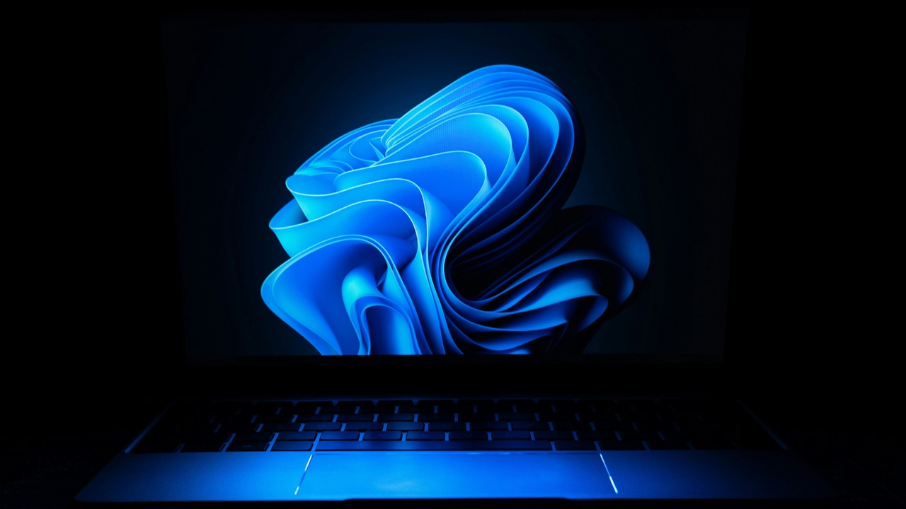Windows 10 nie chce umrzeć. Microsoft po cichu przedłużył wsparcie, bo użytkownicy wciąż nie spieszą się z przesiadką, źródło grafiki: Unsplash / Sunrise King.