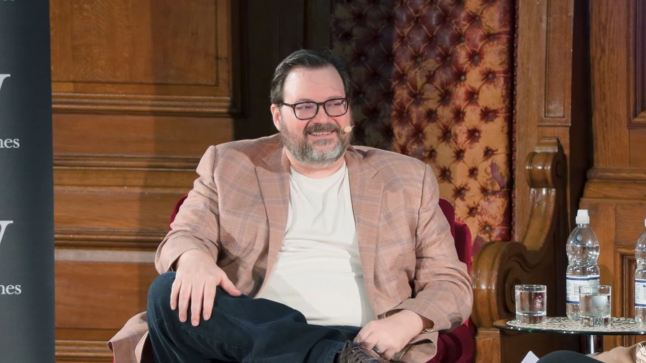 Brandon Sanderson zdradził ile odcinków będzie miała ekranizacja jego uwielbianej serii. Czeka nas solidne otwarcie, źródło grafiki: Brandon Sanderson na YouTube.