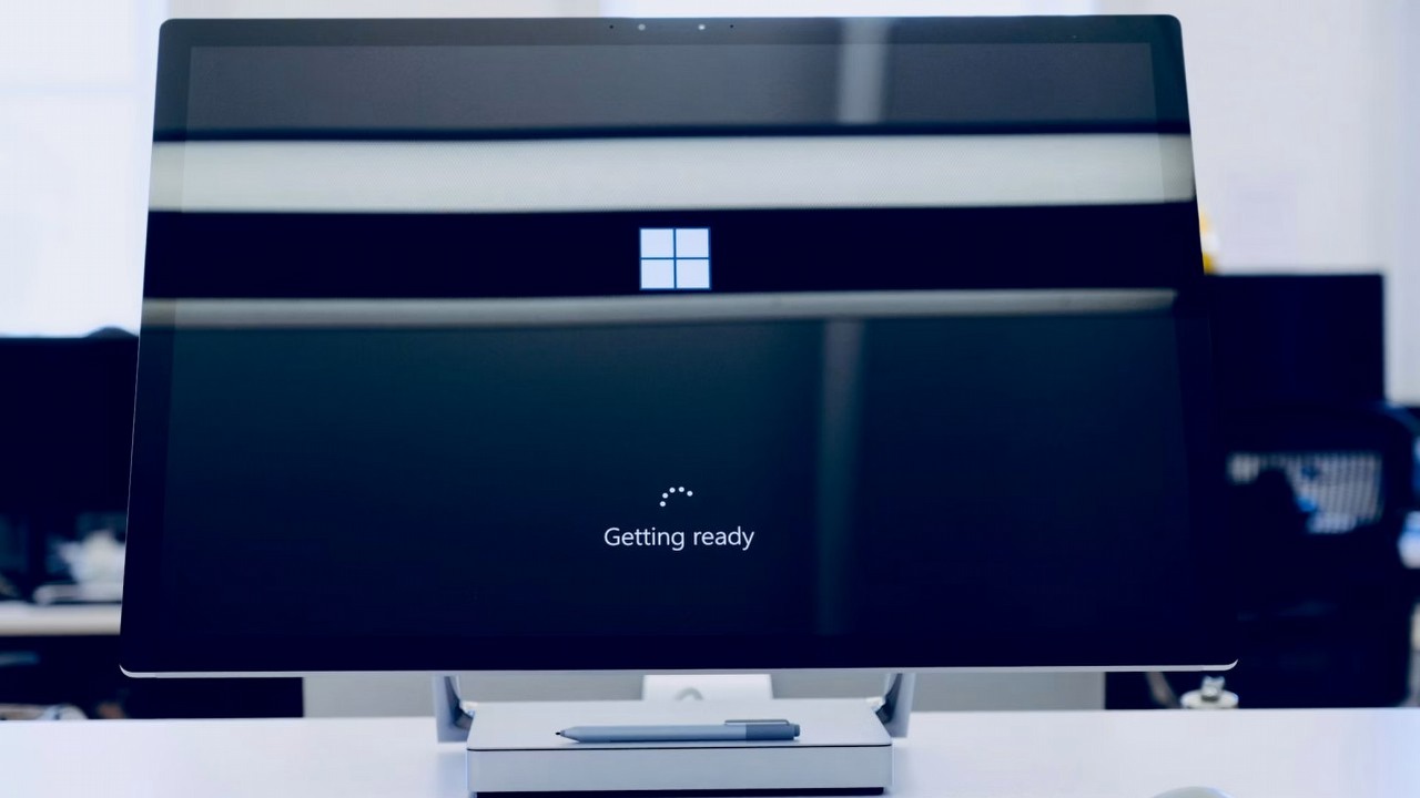 Windows 11: niewidoczny plik systemowy może zająć aż 500 GB miejsca na dysku; Microsoft przyznał to po cichu, źródło grafiki: Johnyvino; Unsplash.com; 2018.
