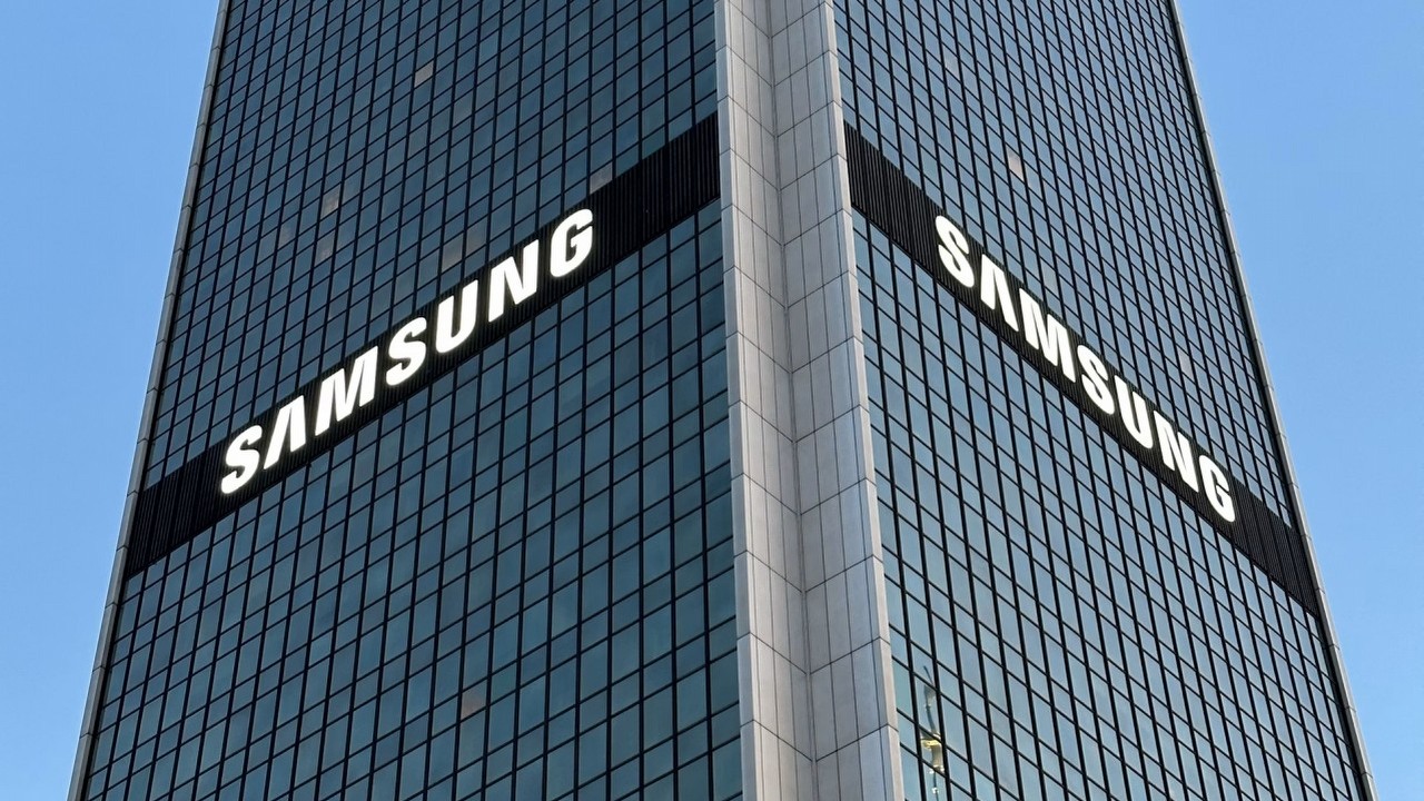 Samsung może zarobić w 2026 roku więcej niż przez ostatnie 40 lat razem wzięte. Wszystko przez jeden kryzys, źródło grafiki: Yurii Beresh; Unsplash.com; 2023.
