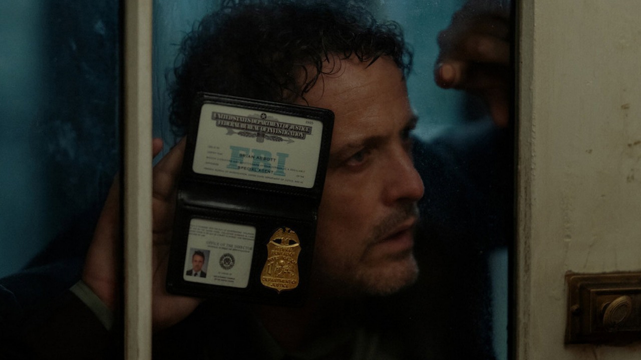 W ten weekend na Netflix nadrobisz jeden z najlepszych thrillerów ubiegłego roku. 8 trzymających w napięciu odcinków z szansą na Emmy, źródło grafiki: Bestia we mnie, Gabe Rotter, Netflix, 2025.