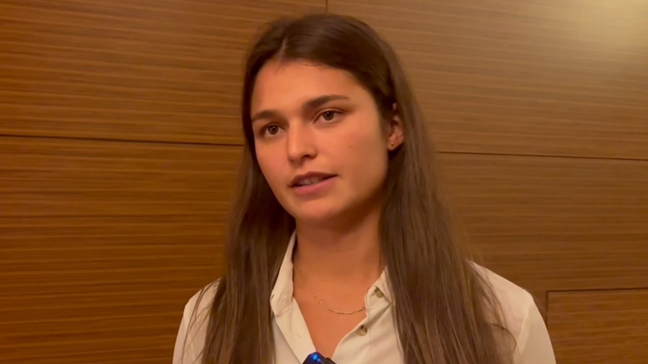 15-letnia dziewczyna skonstruowała generator za 12 euro, który zasila odizolowane domy; inżynierowie potwierdzili jego sprawność, źródło grafiki: YouTube: Police1; 2024.