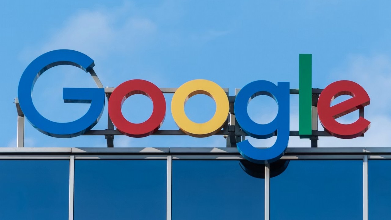 „Jedno z największych naruszeń praw autorskich w historii”. Wydawcy pozywają Google za potajemne szkolenie Gemini AI, źródło grafiki: Pawel Czerwinski; Unsplash.com; 2018.