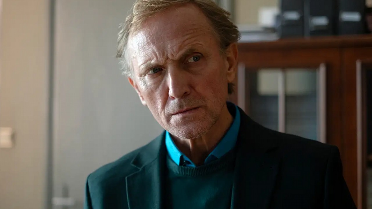 23,3 mln wyświetleń w 21 dni. Najpopularniejszy polski film na Netfixie ostatnich 6 miesięcy to nowa odsłona hitowej kryminalnej serii, źródło grafiki: Kolory zła: Czerń, Adrian Panek, Netflix, 2026.