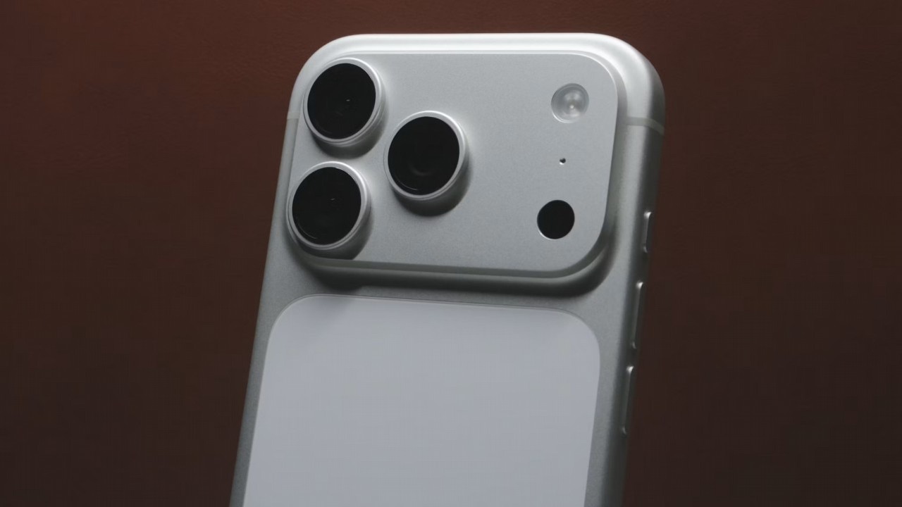 Nie będzie tańszego iPhone’a 18 w 2026 roku? Apple miało podjąć kontrowersyjną decyzję, a powód może mocno zaskoczyć, źródło grafiki: Samuel Angor; Unsplash.com; 2025.