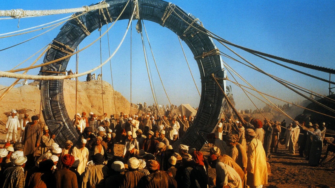 Po zaledwie 2 miesiącach z Prime Video zniknie film, który zapoczątkował jedną z największych serii sci-fi składającą się z prawie 400 odcinków, źródło grafiki: Gwiezdne wrota, Roland Emmerich, Centropolis Film Productions, 1994.