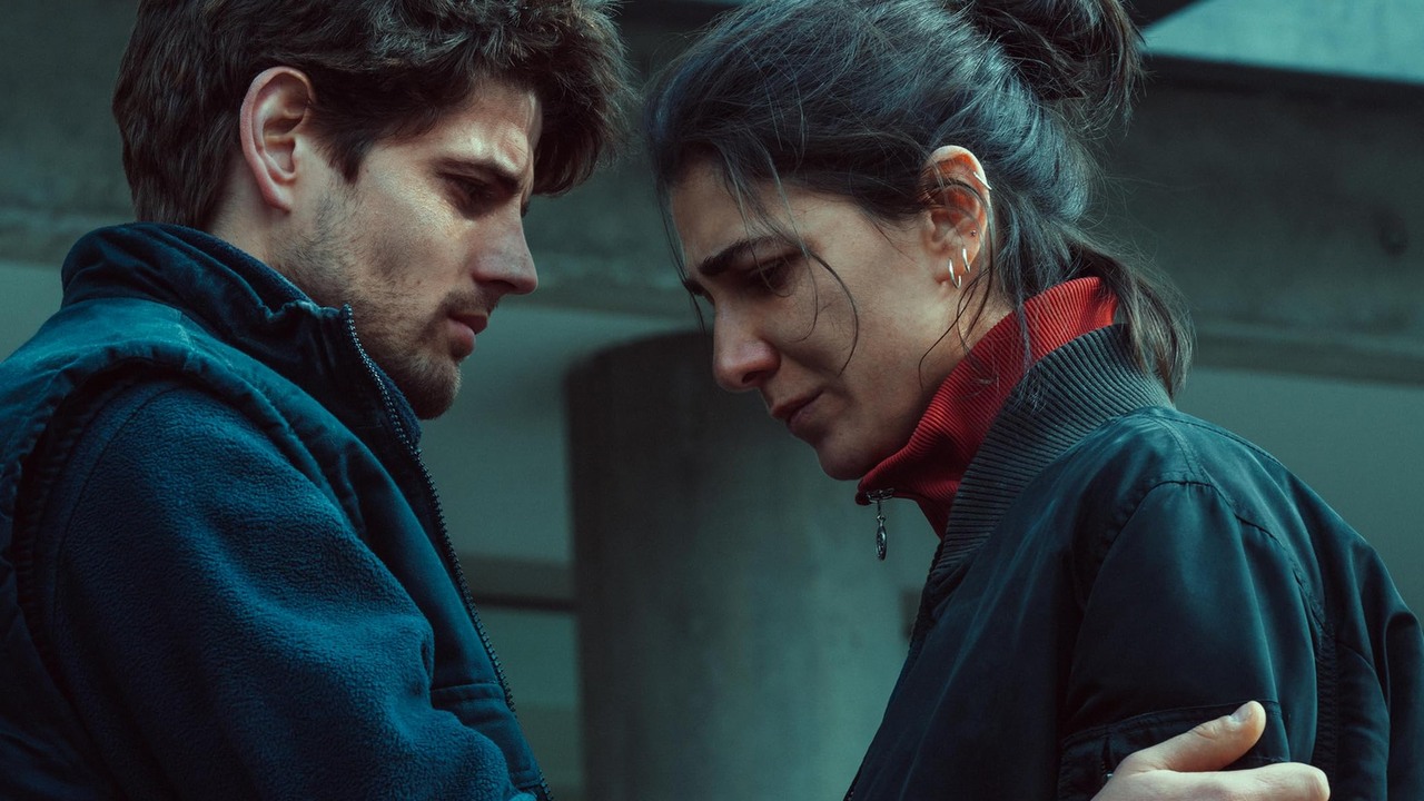 Za 2 dni na Netflixa wjeżdża nowy „duszny” thriller psychologiczny. To może być najpopularniejszy film tygodnia, źródło grafiki: Podejrzliwi, Carlos Montero, Netflix, 2026.