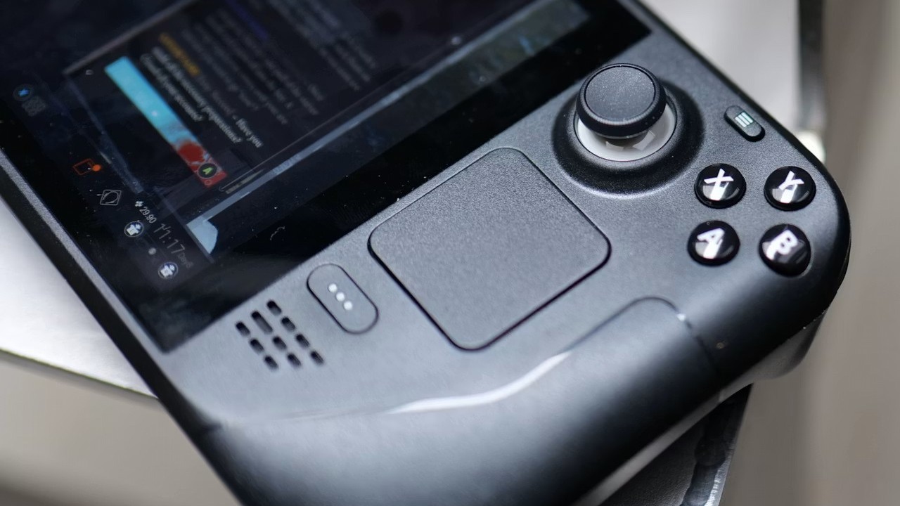 Drastyczny spadek zainteresowania Steam Deckiem. Podwyżka cen uderzyła w sprzęt Valve mocniej, niż zakładano, źródło grafiki: Petar; Unsplash.com; 2022.