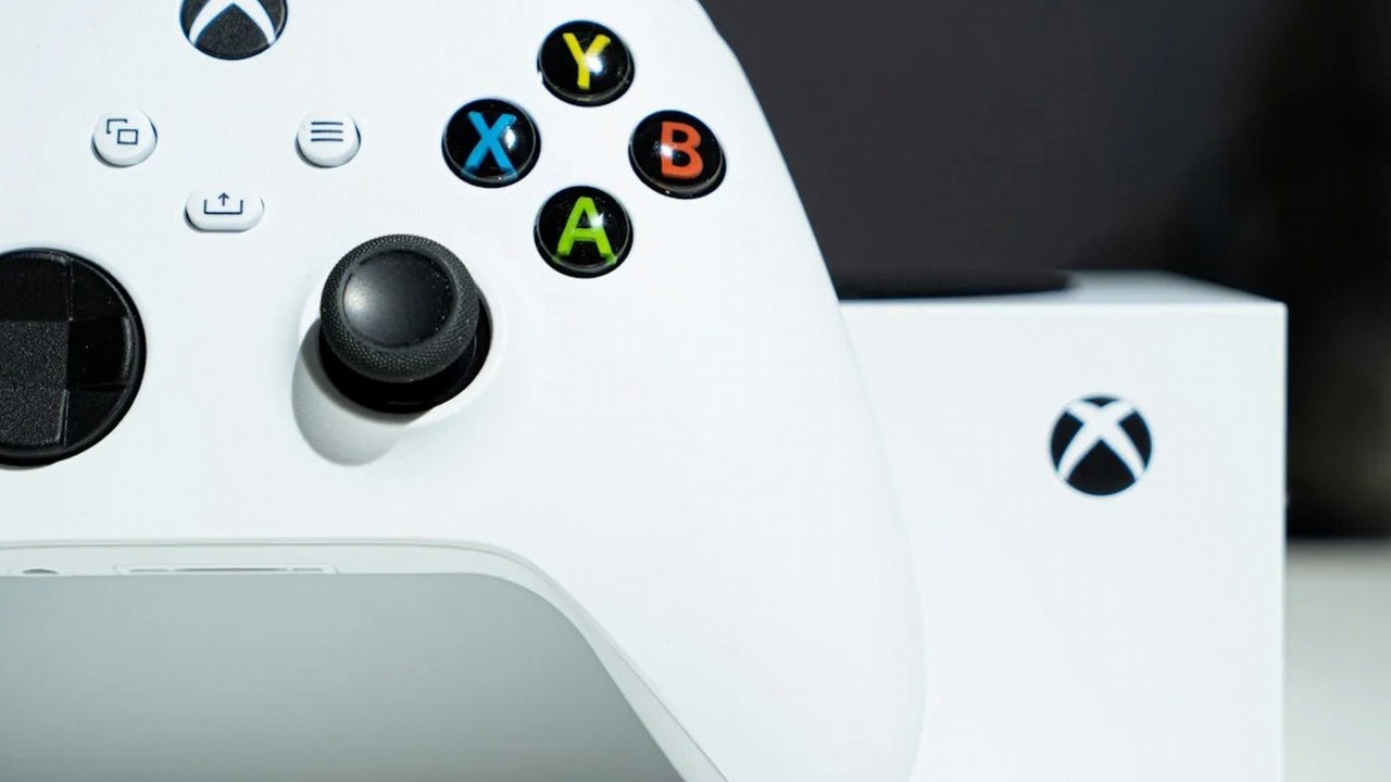 Najpierw globalna awaria sieci PlayStation, teraz Xboxa. Microsoft próbuje zapanować nad wielkimi problemami, które zgłaszają gracze z całego świata, źródło grafiki: Unsplash / Mika Baumeister.