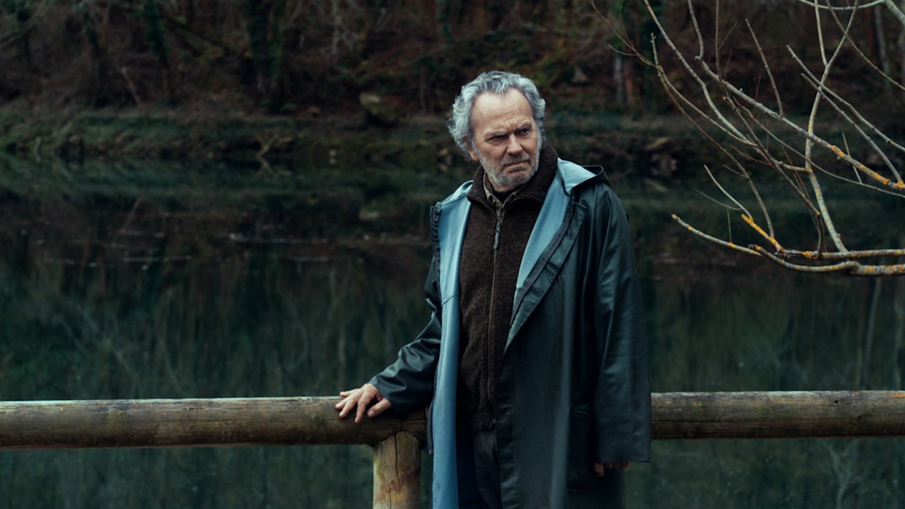 Nowy globalny hit Netflixa: „angażujący” i „niepokojący” hiszpański thriller psychologiczny jest przebojem także w Polsce, źródło grafiki: Podejrzliwi, Carlos Montero, Netflix, 2026.