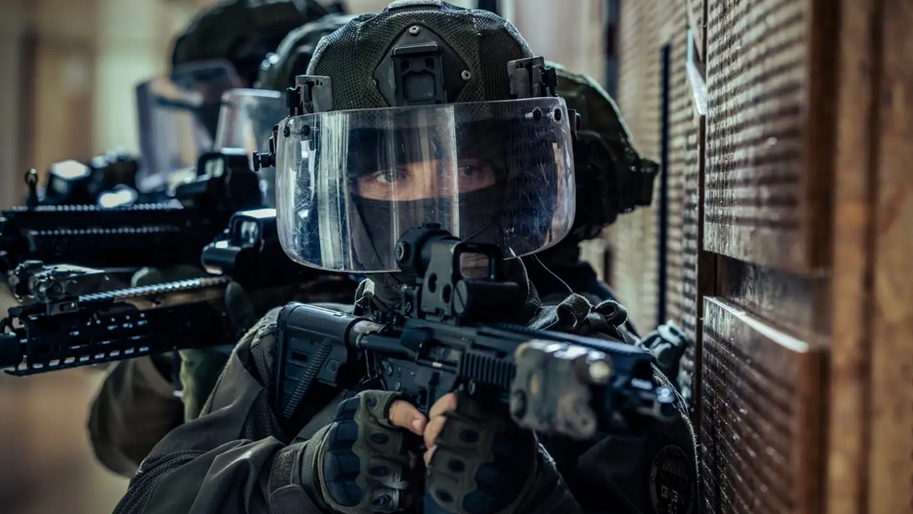 10 mln wyświetleń w 5 dni. Francuski thriller akcji numerem 1 Netflixa, źródło grafiki: Siły spcejalne, Julien Leclercq, Netflix, 2026.