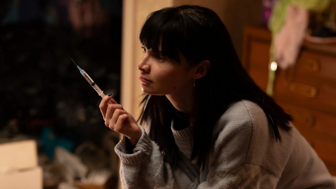 Nowy numer 1 na Disney+ to „wybitny” thriller o zemście. 90% widzów poleca ten wciągający serial kryminalny, źródło grafiki: Obsesja, Elizabeth Meriwether, Hulu, 2026.