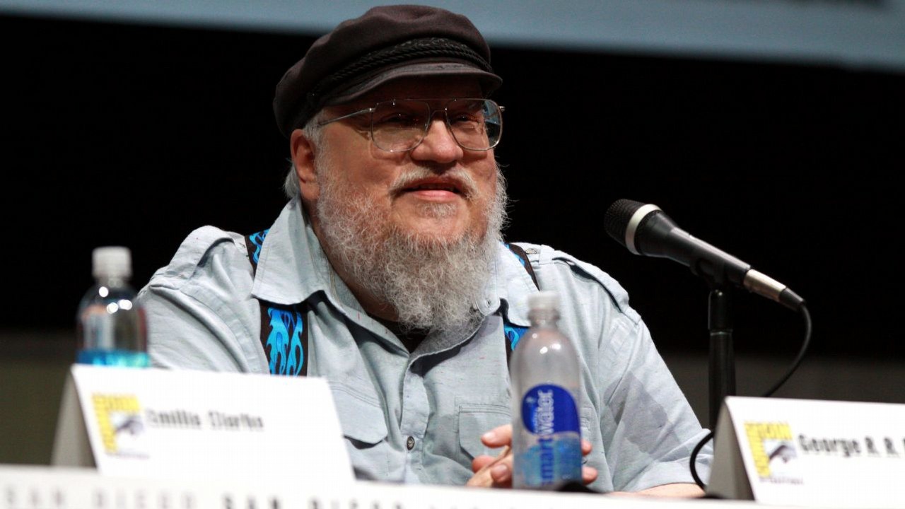 „Starzenie się nie jest fajne.” George R.R. Martin szczerze wypowiedział się o pracy i ostatnich przeżyciach, źródło grafiki: Gage Skidmore.