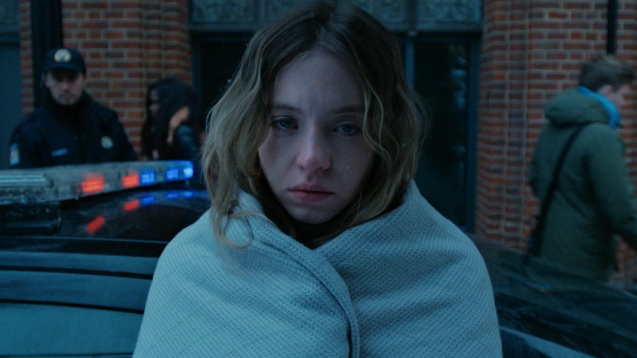 „Niedorzeczny thriller” z Sydney Sweeney podbija HBO Max, choć ma tylko 45% na Rotten Tomatoes, źródło grafiki: Kiedy nikt nie patrzy, Michael Mohan, Amazon, 2021.
