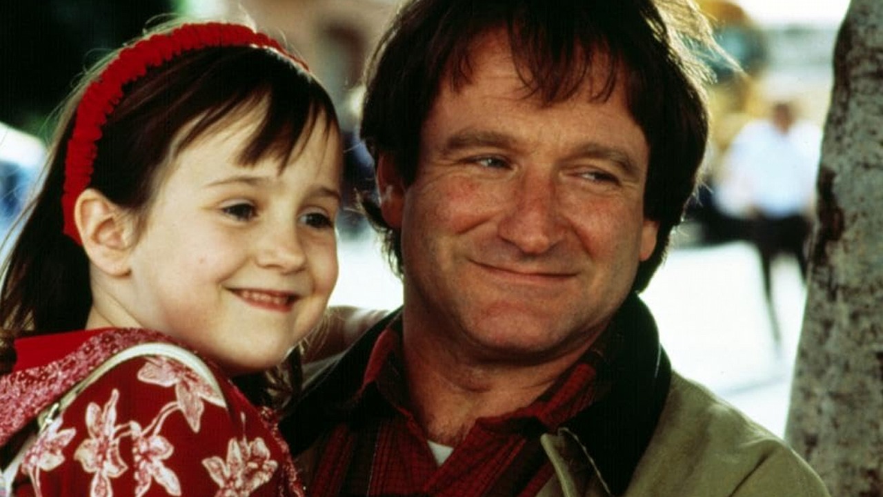 „Uważam się za wielką szczęściarę, że go znałam”. Gwiazda Pani Doubtfire, Mara Wilson, wspomina swojego filmowego ojca, Robina Williamsa, źródło grafiki: Pani Doubtfire, Chris Columbus, 20th Century Fox, 1993.