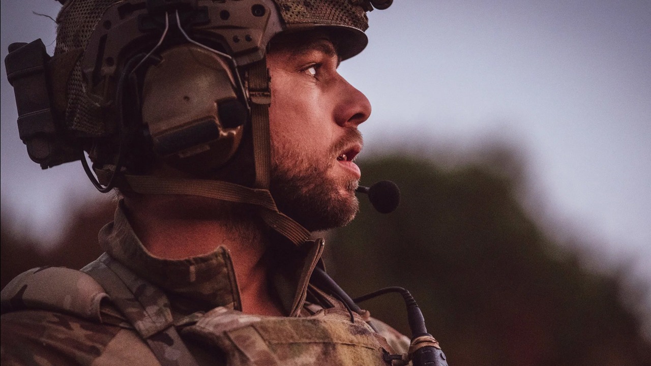 Za 5 dni na Netflixa trafi 7-częściowy dramat wojskowy, który poleca 84% widzów, źródło grafiki: SEAL Team, Benjamin Cavell, CBS i Paramount+, 2017.