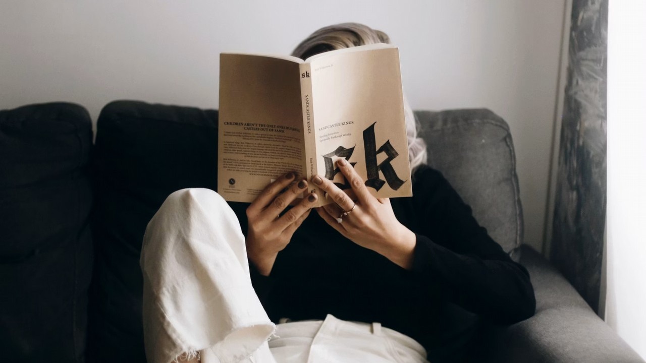 Czy rozpoznasz opowiadanie napisane przez AI? Badanie pokazuje, że intuicja nas zawodzi, źródło grafiki: Jonathan Sanchez; Unsplash.com; 2020.