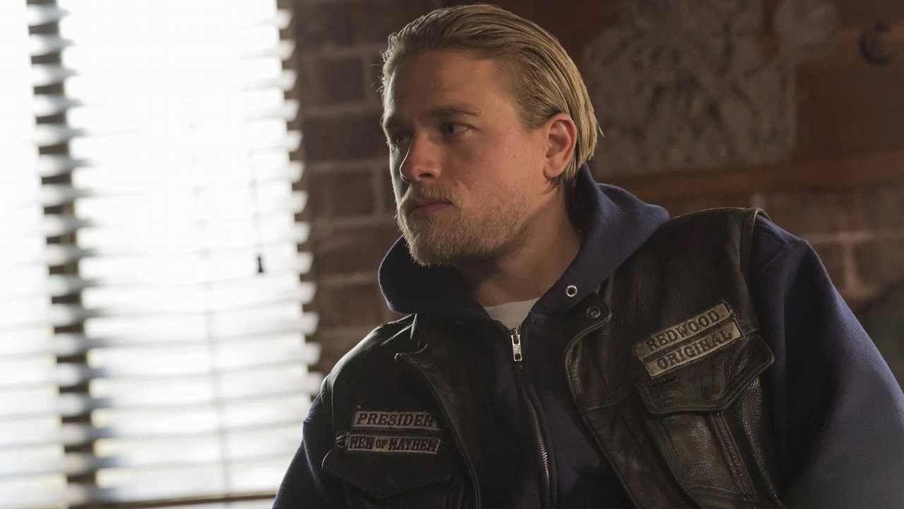 Po ponad 10 latach Synowie Anarchii wracają. Charlie Hunnam zbiera starą ekipę w nowym serialu, źródło grafiki: Synowie Anarchii, Kurt Sutter, FX, 2008.