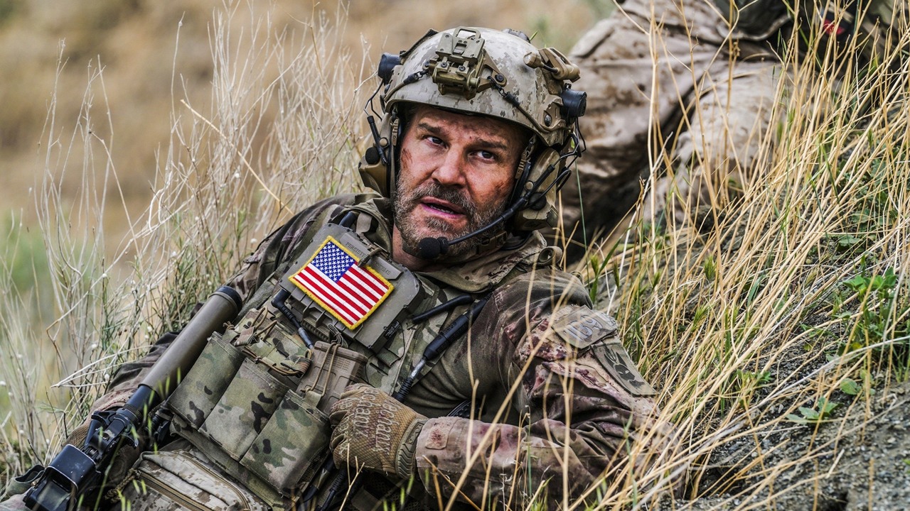 Ma 114 odcinków i został natychmiastowym hitem Netflixa. Dramat wojenny dzień po dodaniu trafił do top 10, źródło grafiki: SEAL Team, Benjamin Cavell, CBS i Paramount+, 2017.