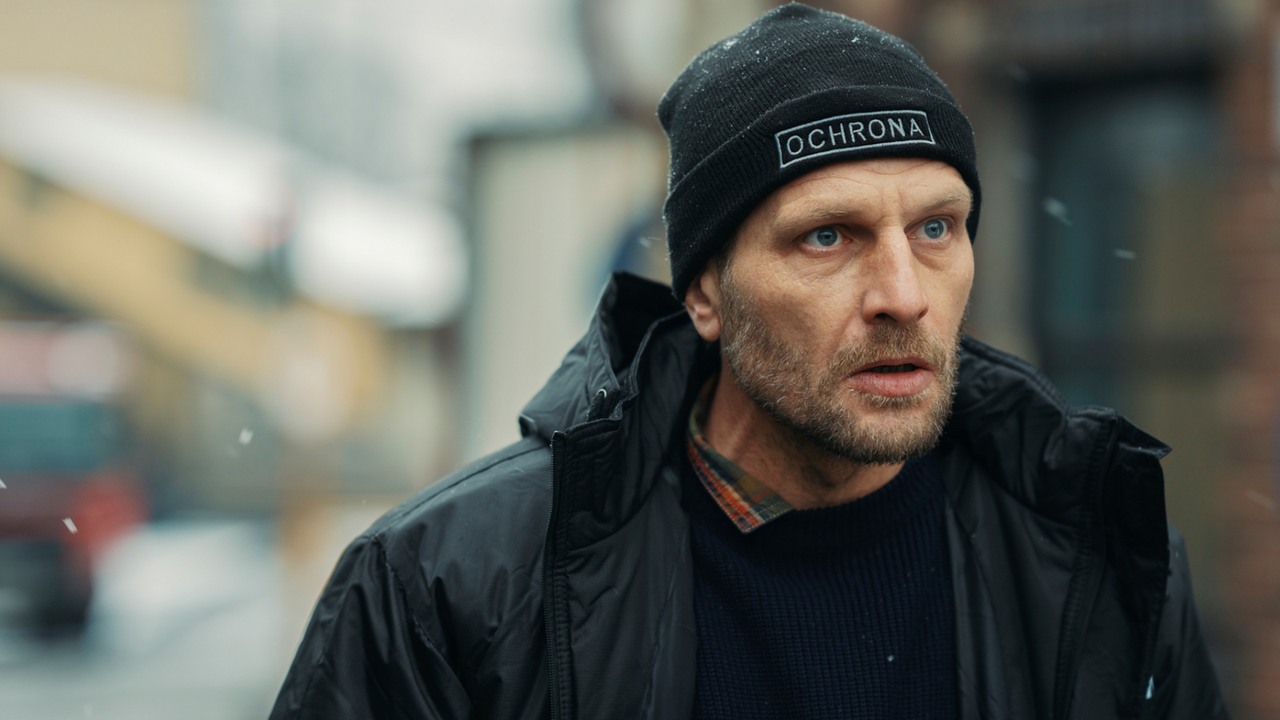 Za 2 tygodnie premiera kontynuacji polskiego hitu SkyShowtime. 6-odcinkowy kryminał ma już pierwszy zwiastun, źródło grafiki: Bartosz Mrozowski/SkyShowtime.