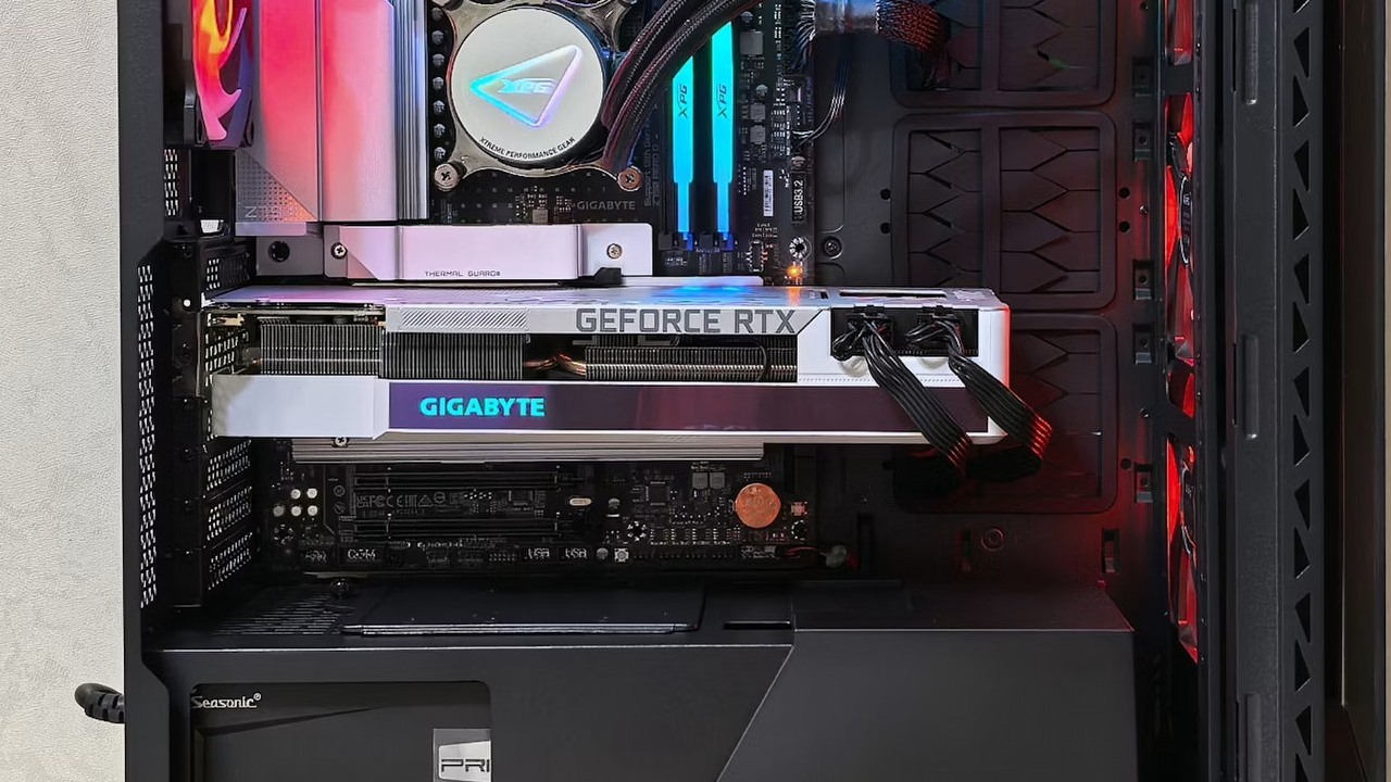 Nowa karta graficzna padła po 11 dniach. Właściciel RTX-a 5070 Ti twierdzi, że Gigabyte go ignoruje, źródło grafiki: Unsplash.com: Andrey Matveev; 2025.