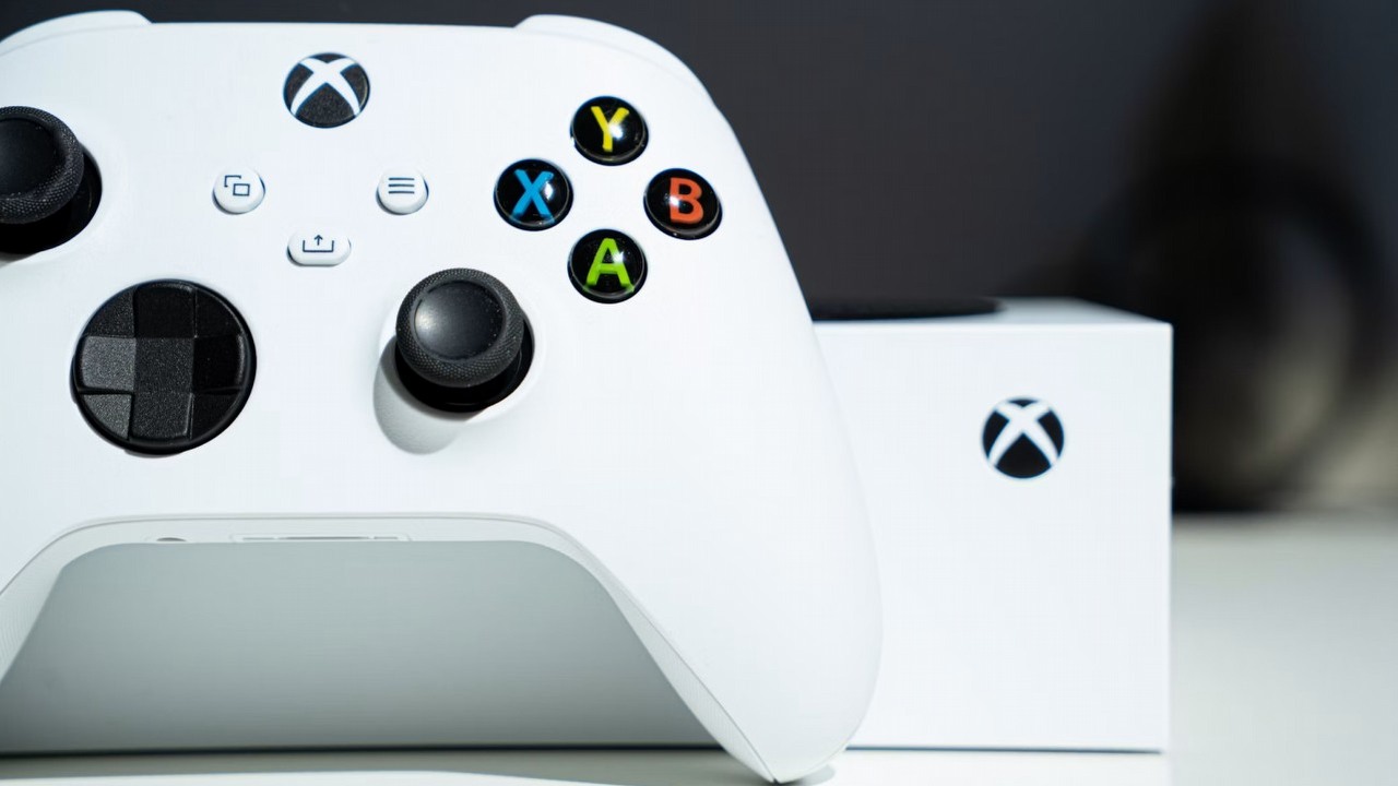 „To koniec grania w chmurze”. Xbox Cloud Gaming z limitami godzin, jak na internet sprzed lat, źródło grafiki: Unsplash.com: Mika Baumeister; 2021.
