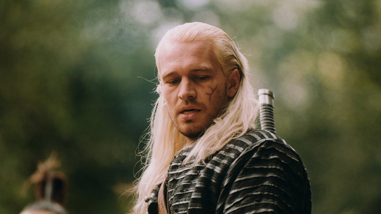 Jeśli Wiedźmin Netflixa cię nie przekonał, to niedługo w kinach obejrzysz polskiego Geralta, źródło grafiki: Wiedźmin, Marek Brodzki, Vision Film Distribution, 2001.