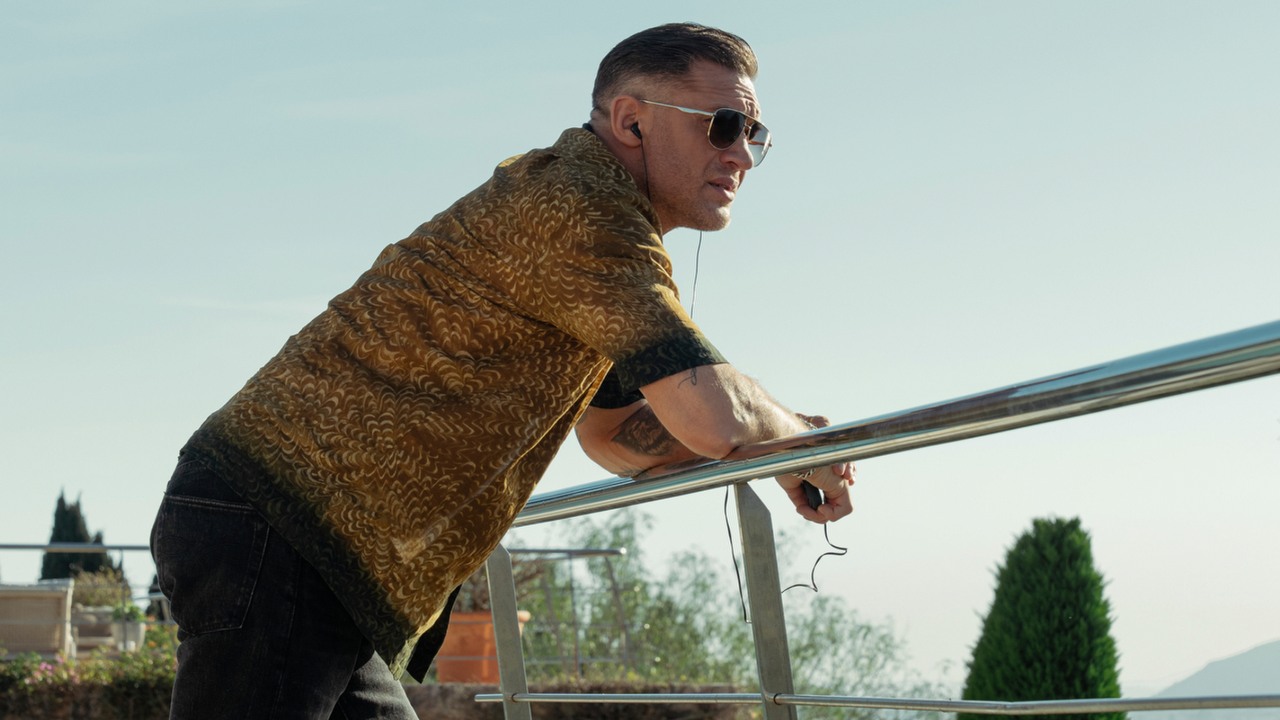 Jeden z najlepszych współczesnych seriali gangsterskich powróci za 17 dni, ale już teraz został przedłużony na 3. sezon, źródło grafiki: MobLand, Guy Ritchie, SkyShowtime, 2025.