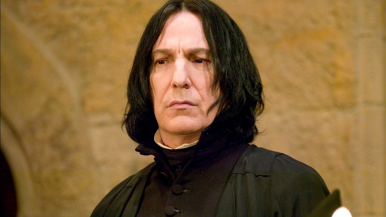 Odtwórca roli Snape’a, Alan Rickman, spełnił na planie Harry’ego Pottera największe marzenie wielu dzieci: „Wiedział, ile to dla nich znaczy”, źródło grafiki: Harry Potter i Czara Ognia, Mike Newell, Warner Bros. Pictures, 2005.
