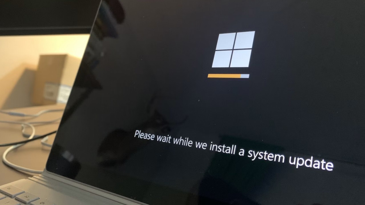 Microsoft wydał awaryjną poprawkę dla Windows 11, która naprawia problemy ze zdalnym pulpitem i dźwiękiem, ale nie rozwiązuje kwestii awarii kart graficznych AMD, źródło grafiki: Unsplash.com: Clint Patterson; 2021.