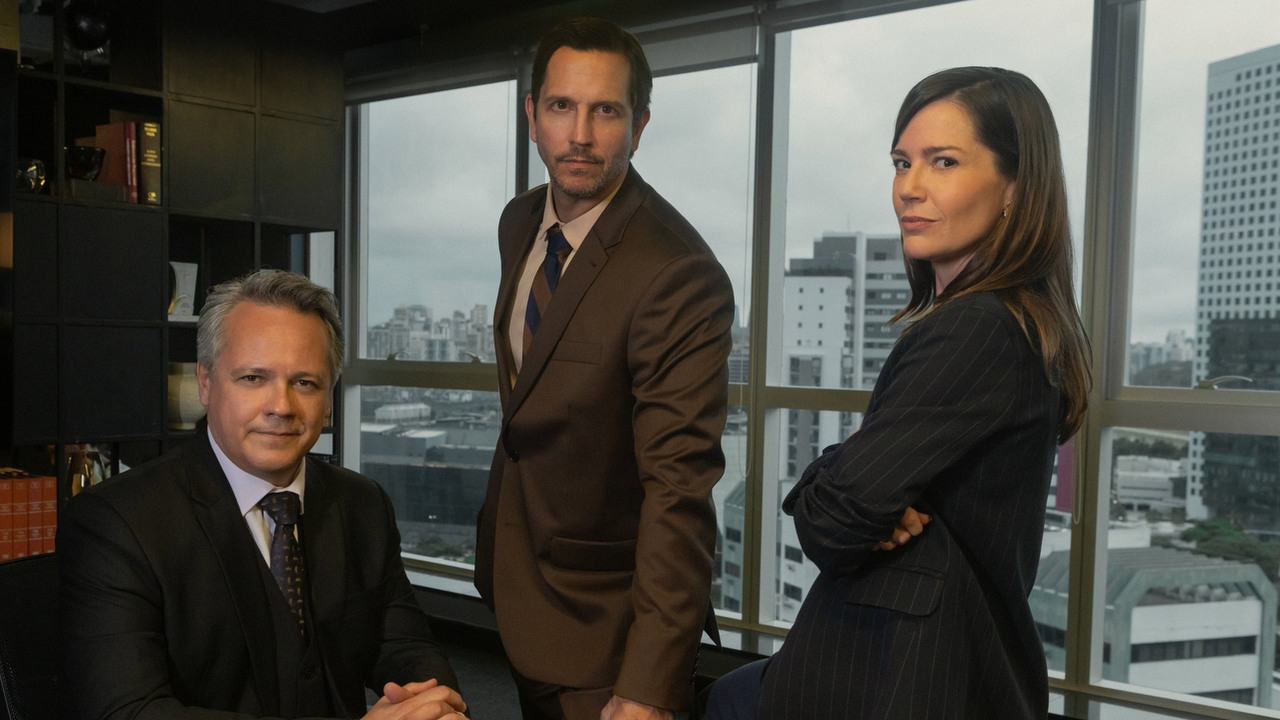 Ma 8 odcinków i już dzień po premierze wylądował w top 10 Netflixa. Nowy serial prawniczy zainteresował Polaków, źródło grafiki: Habeas Corpus, Luiz Villaca, Netflix, 2026.