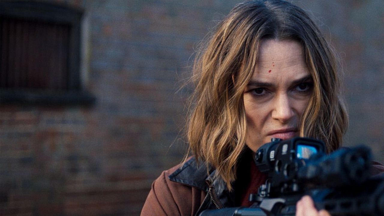 Zebrał 10 mln odsłon w 4 dni, teraz powraca. Kontynuacja kryminalnego hitu Netflixa z Keirą Knightley ma zwiastun, źródło grafiki: Black Doves, Joe Barton, Netflix, 2026.