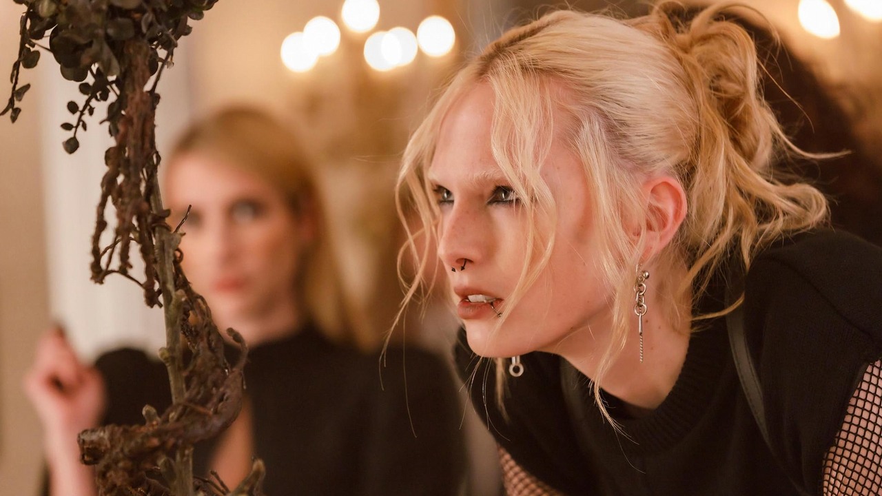 Dziś najważniejsza premiera na Disney+ w tym tygodniu. Kultowy horror wraca z 13. sezonem i dzieli widzów, źródło grafiki: American Horror Story, Ryan Murphy, 20th Television, 2026.