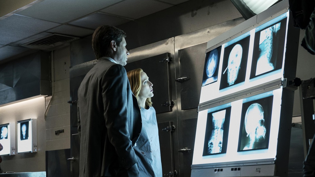 Od dziś na Prime Video jeden z najbardziej kultowych seriali sci-fi w historii. Wszystkie 218 odcinków już dostępne, źródło grafiki: Chris Carter, 20th Century Fox Television, 1993.