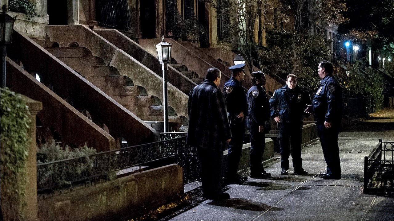 Nowość na Prime Video: po prostu jeden z najlepszych thrillerowych miniseriali, który z pewnością nie pozwoli wam zasnąć do 4 nad ranem, źródło grafiki: Długa noc, Richard Price i Steven Zaillian, HBO, 2016.