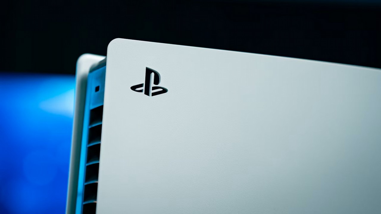 Ludzie dawali tej PS5 Pro najwyżej rok. Konsola bez obudowy wciąż działa, choć chłodzi ją zwykły wentylator, źródło grafiki: Unsplash.com: Amanz; 2024.