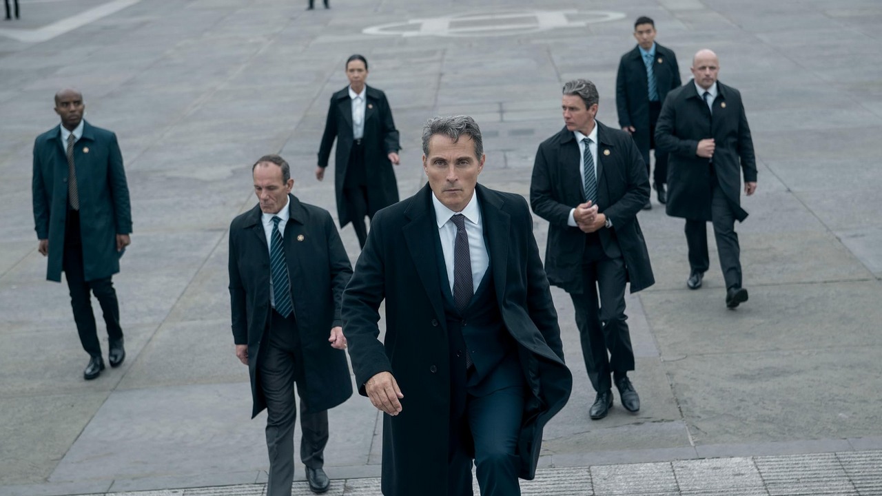 Za 3 dni najważniejsza premiera Netflixa w tym tygodniu. Powraca jeden z najlepszych thrillerów platformy; ma 92% na Rotten Tomatoes, źródło grafiki: Dyplomatka, Debora Cahn, Netflix, 2023.