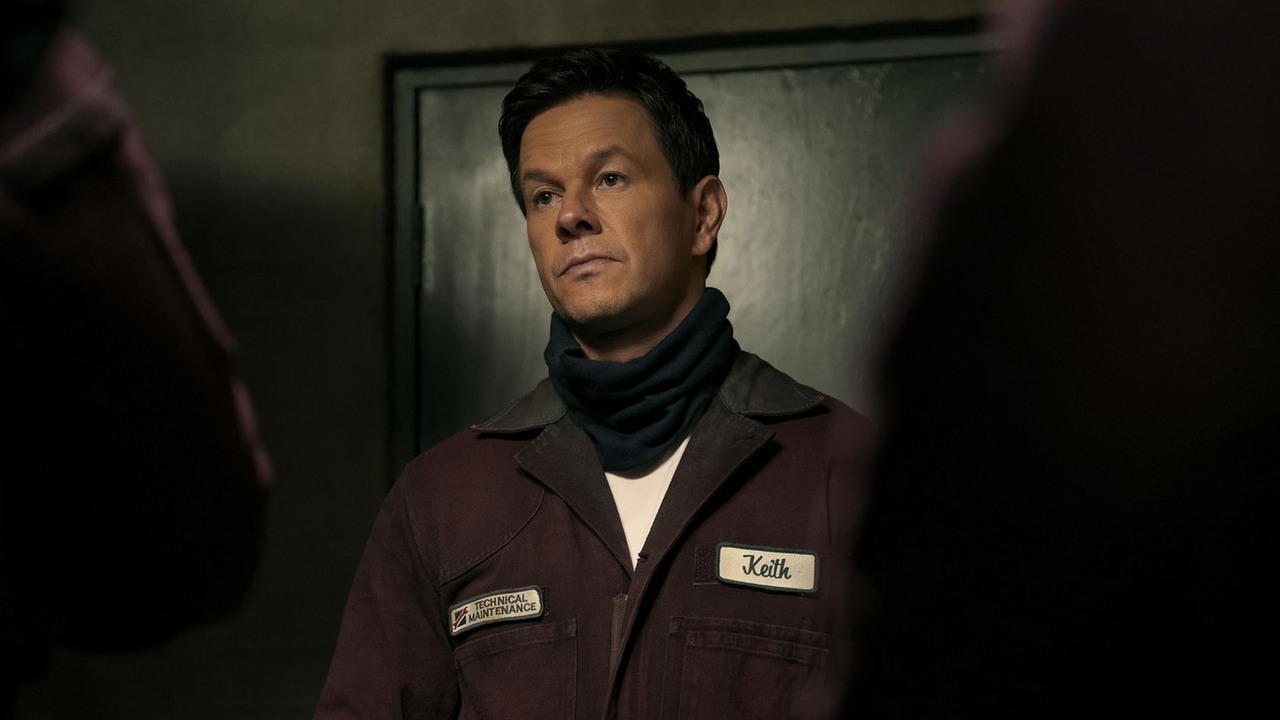 Thriller akcji Prime Video podbija HBO Max. Ubiegłoroczne widowisko z Markiem Wahlbergiem jest numerem 1 i królem weekendu, źródło grafiki: Play Dirty, Shane Black, Prime Video, 2025.
