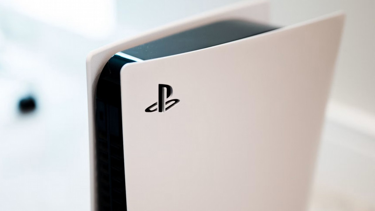 PlayStation 5 „zyskało” nową funkcję. Złamana konsola została przerobiona na serwer AI, źródło grafiki: Unsplash.com: Charles Sims; 2020.