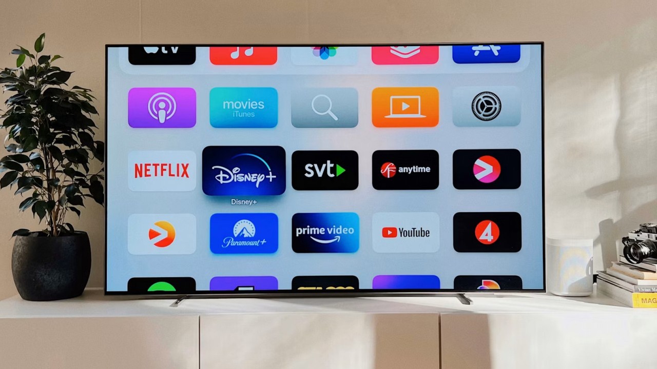 „Telewizor powinien robić to, za co zapłaciłeś”. AI pomaga ludziom usuwać reklamy i telemetrię ze Smart TV, źródło grafiki: Unsplash.com: Oscar Nord; 2022.