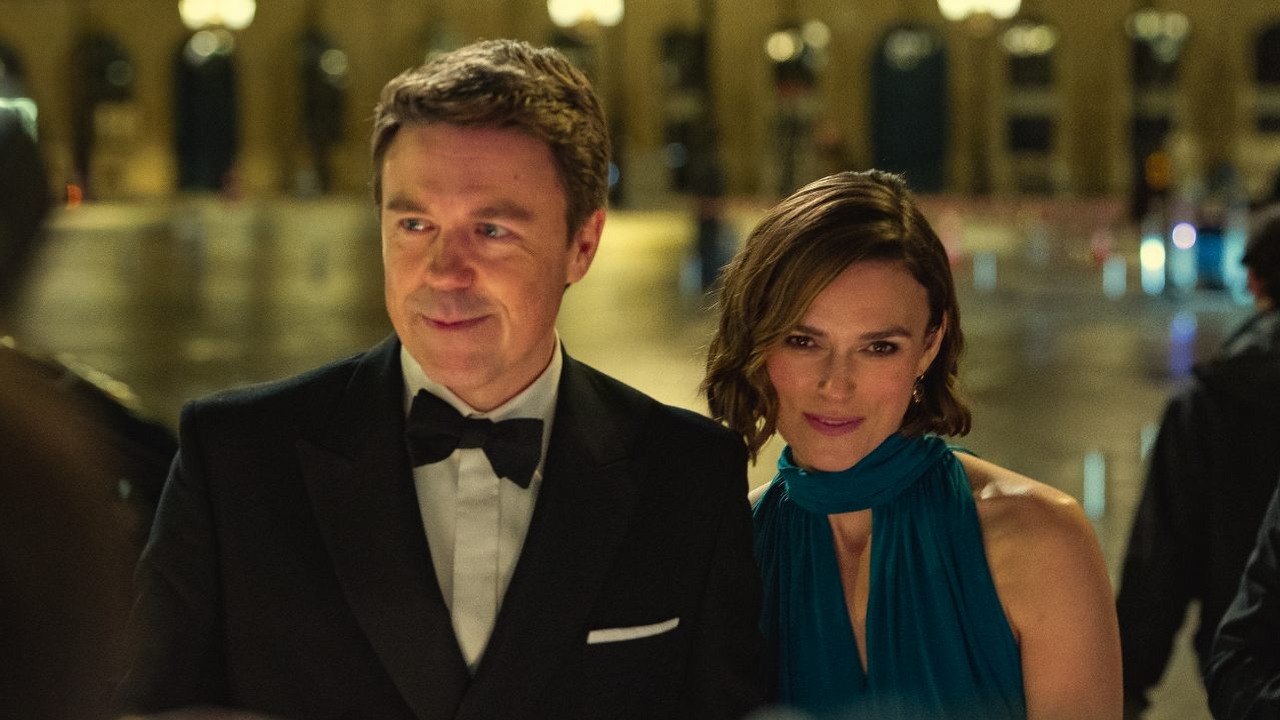 Ponad 100 premier na Netflix w listopadzie: powrót hitowego thrillera, polskie nowości z gwiazdami i dramat wojenny, źródło grafiki: Black Doves, Joe Barton, Netflix, 2026.