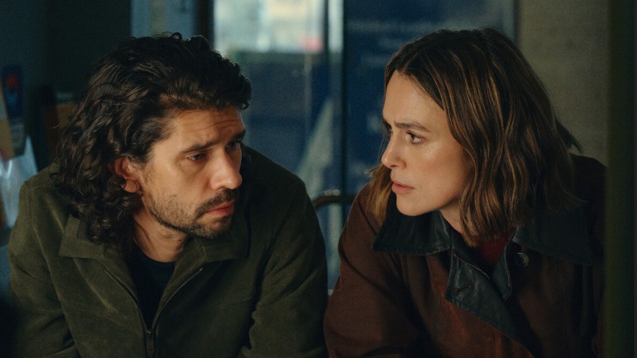Za tydzień na Netflix powrót wielkiego hitu: 6 nowych odcinków thrillera z Keirą Knightley polecanego przez 92% krytyków, źródło grafiki: Black Doves, Netflix, 2026.