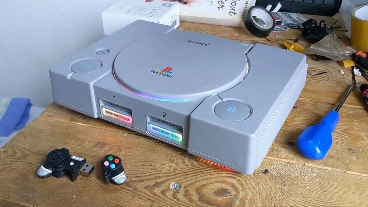 PC wewnątrz PlayStation wygląda imponująco.