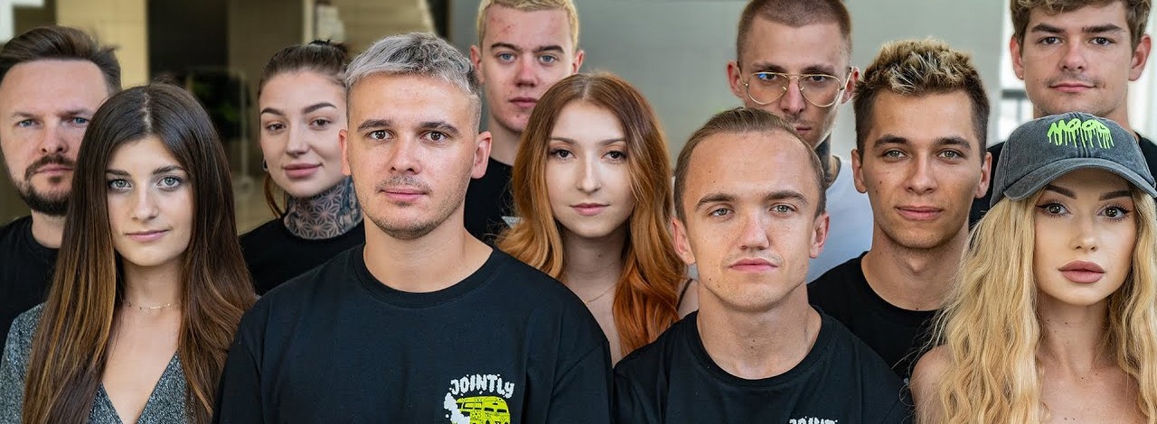 Ekipa rozpada się na naszych oczach; członkowie grupy publikują oświadczenie, źródło grafiki: YouTube – Karol Friz Wiśniewski.