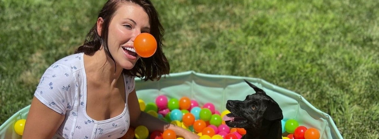 Adriana Chechik złamała kręgosłup na TwitchConie, organizatorzy mają problem, źródło grafiki: Instagram, Adriana Chechik.