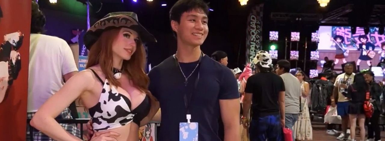Amouranth była nękana przez stalkerów na TwitchConie, źródło grafiki: Amouranth | Twitch.